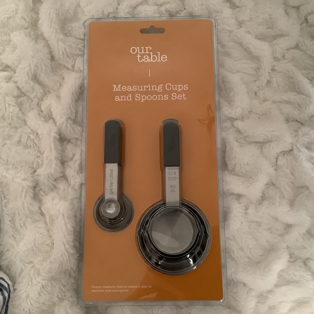 NWT Stainless steel, magnetized 8-piece measuring cups and spoons set.